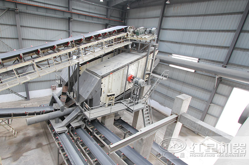 振動(dòng)篩和輸送機(jī)工作現(xiàn)場(chǎng)圖片