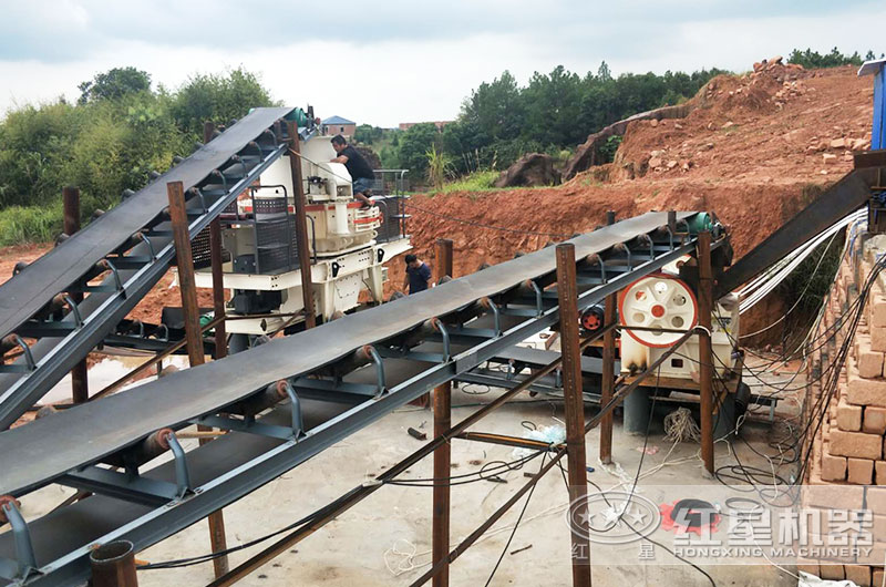 石頭加工沙子每噸成本多少錢？石頭加工沙子設(shè)備有哪些？